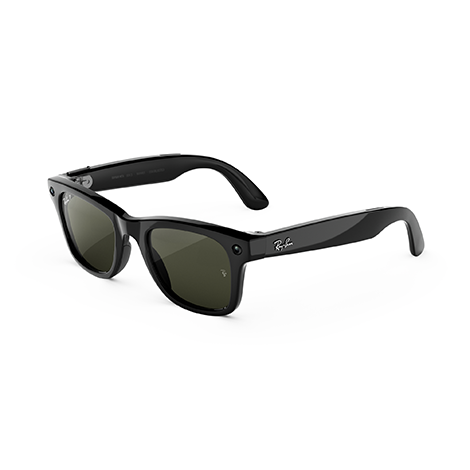 Ray-Ban Meta Wayfarer (Gen 3) Ray-Ban シャイニーブラックのスマートグラス、偏光グリーンレンズを斜め前から｜Y!mobile（ワイモバイル）